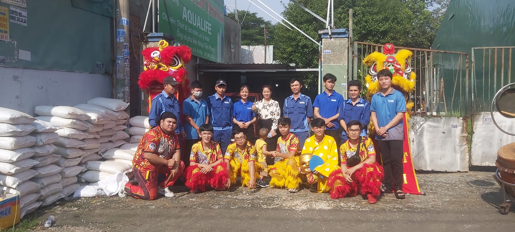 Múa lân lễ bàn giao sản phẩm máy lọc nước